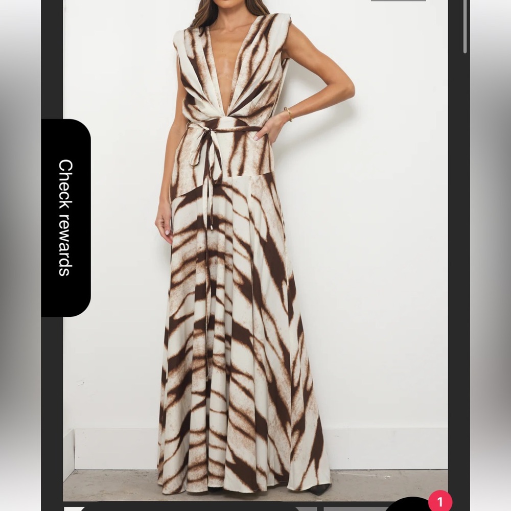 Sleeveless V-Neck Tie-Waist Maxi Dress in Brown & Cream